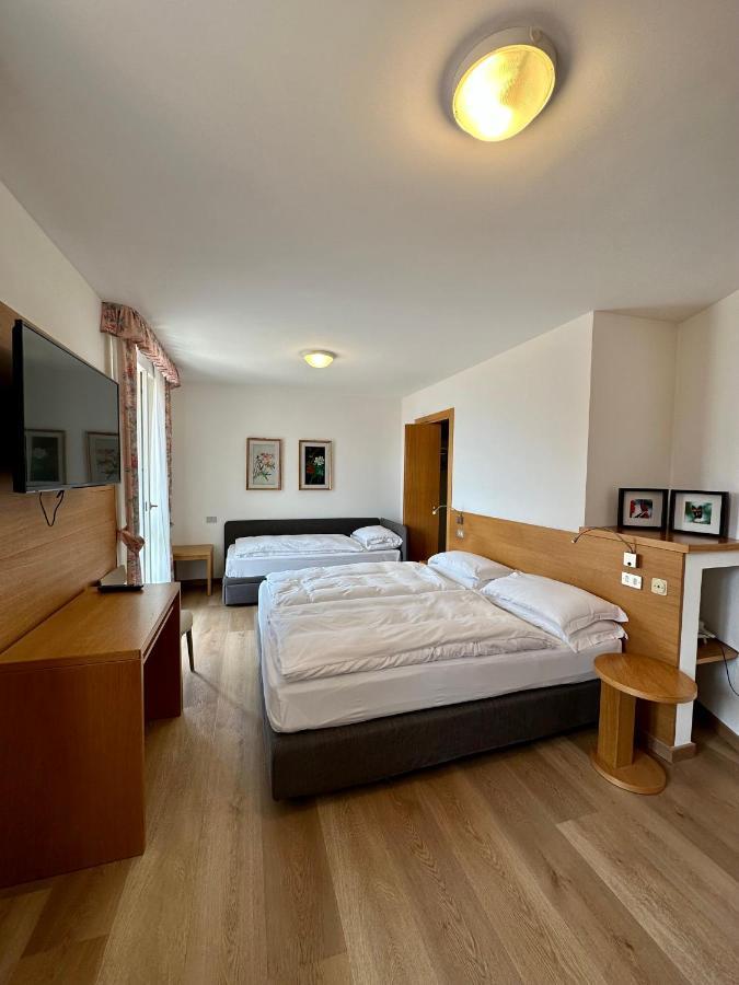 Hotel Miralago Bossico Eksteriør billede
