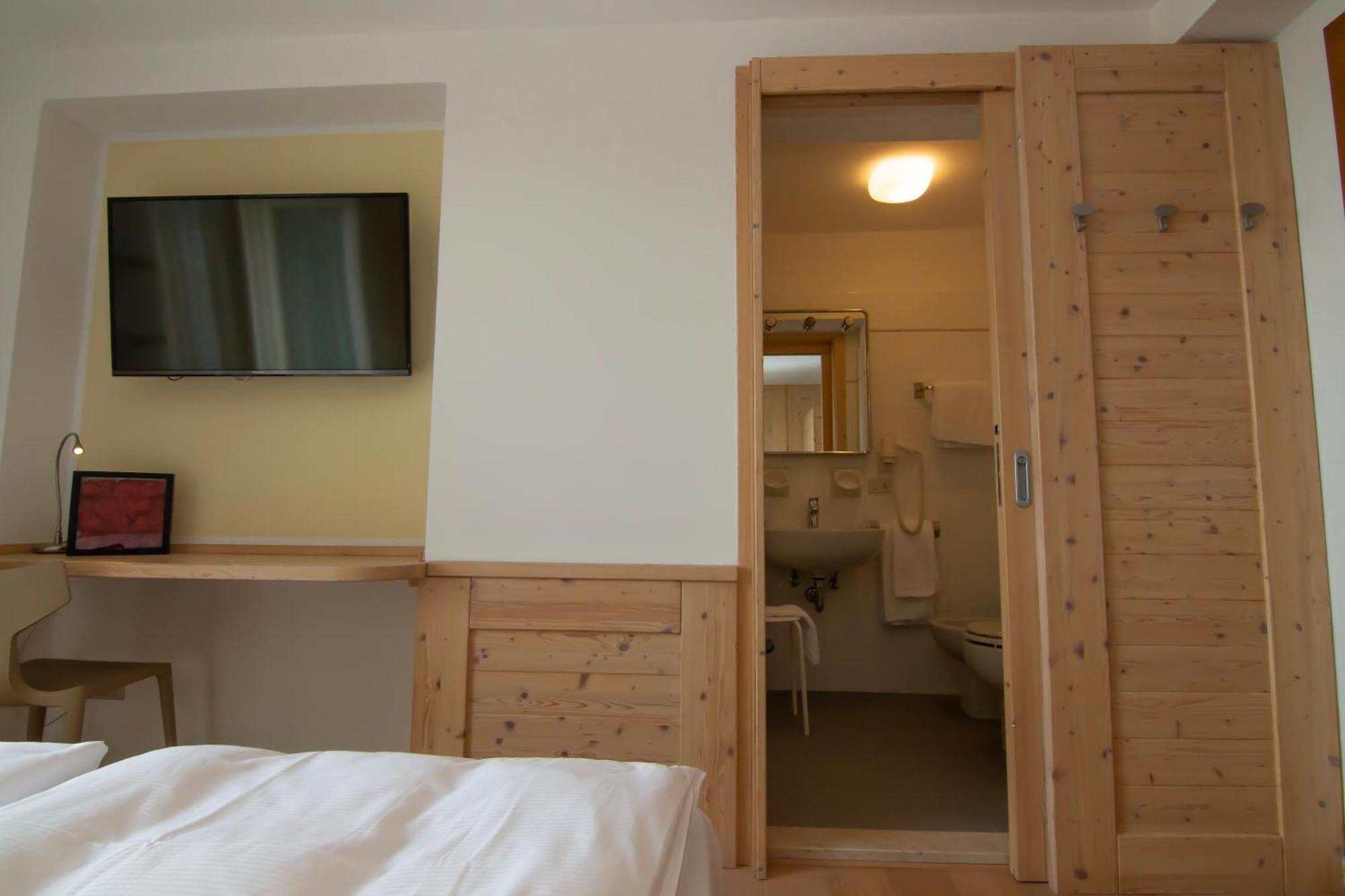 Hotel Miralago Bossico Værelse billede