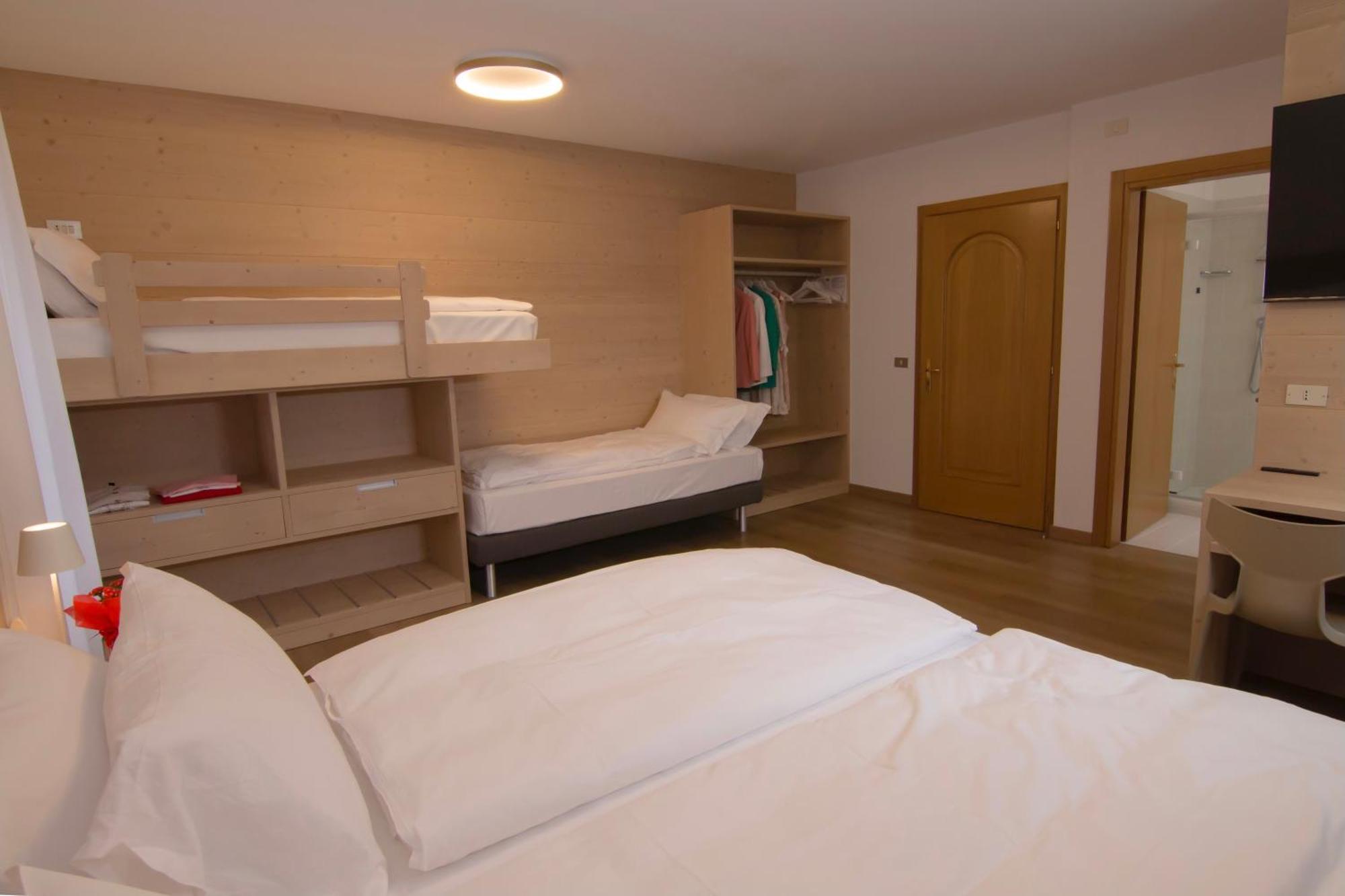 Hotel Miralago Bossico Værelse billede