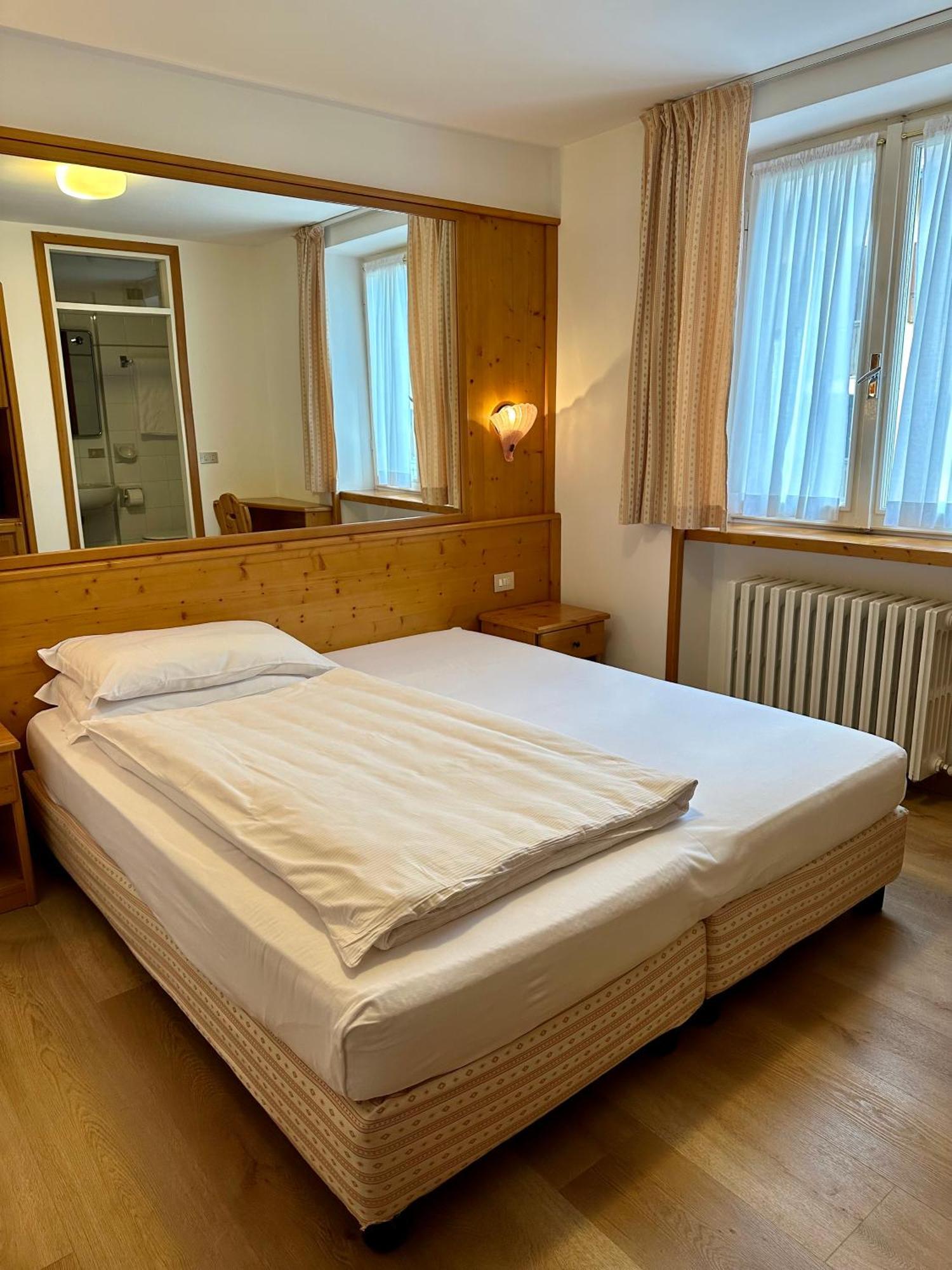 Hotel Miralago Bossico Værelse billede